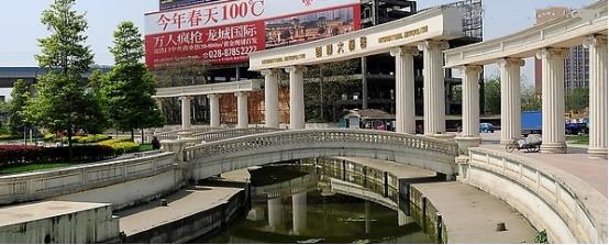 犀浦三十载，国际都会到城乡结合部的水逆