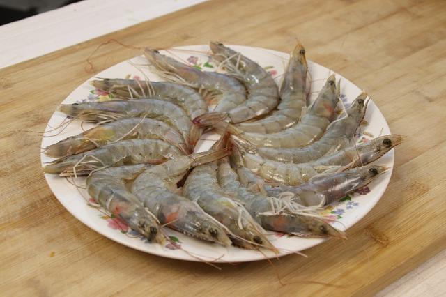 清水虾怎么煮要不要放调料,虾煮几分钟会更嫩更好吃