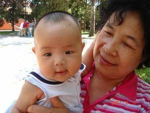 对于婆婆不带孩子儿媳应该怎么做,婆婆不给带孩子该不该要钱