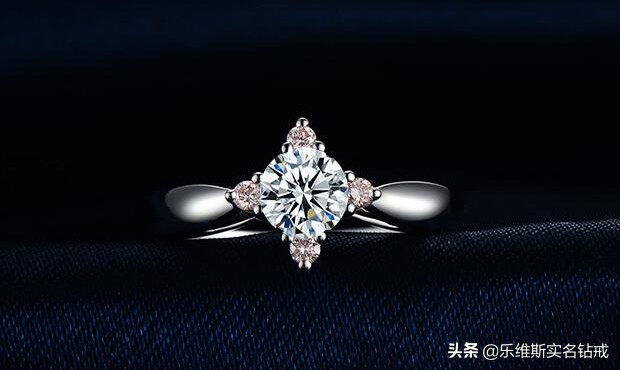 铂金和18K金各具怎样的特点？钻石婚戒选择哪种材质更好？