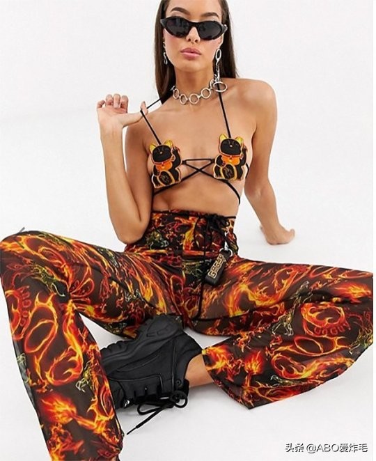 网络大v发表不正当言论,招财猫胸罩