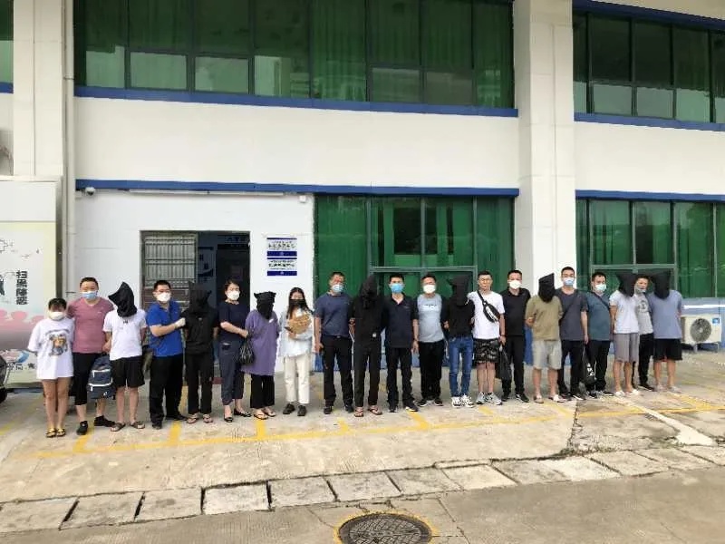 警方当场抓获网络诈骗团伙,警方抓获网络诈骗团伙