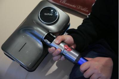 家里有戴森吸尘器,洗地机好还是戴森吸尘器好用