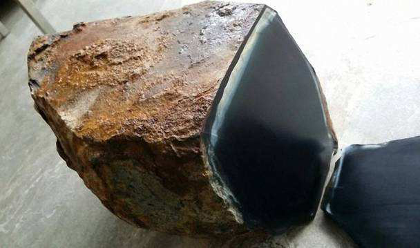 和田玉黑青籽有黑羊脂一说吗,它被誉为什么