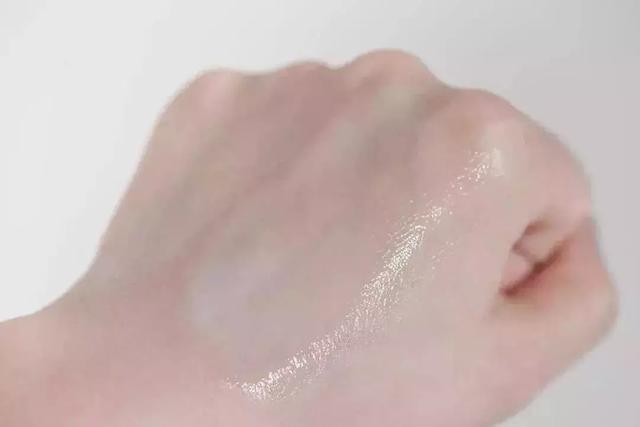 这个防晒喷雾有点豪！砸了几十万到李佳琦直播间，就为了冒个头