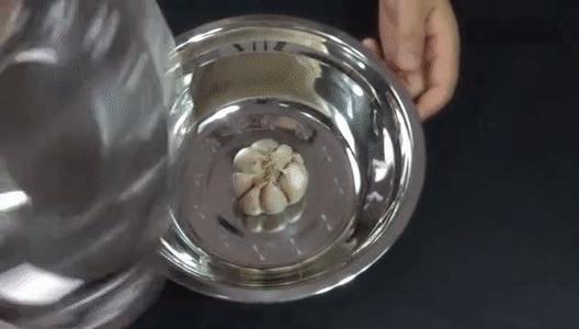 整棵大蒜怎么剥皮快小窍门,大蒜怎么好剥皮小窍门