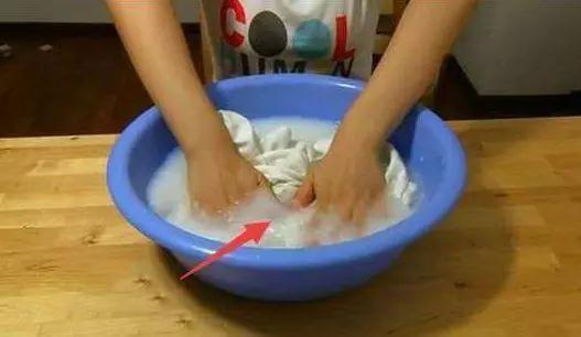 枕头发黄能洗吗,枕头发黄怎么泡