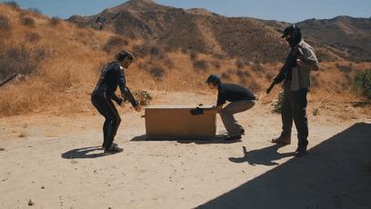 遭遇百般霸凌后,机器人竟将枪口对准人类