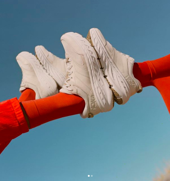 朴叙俊栗子头穿耐克鞋,朴叙俊穿搭黑色匡威