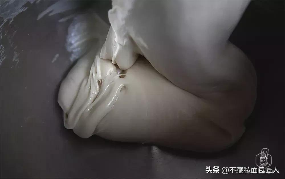 面团特别粘手怎么补救啊,发酵好的面团很粘手怎么回事