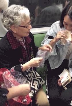 被偷*拍偷**下的20组画面：2019一整年的温暖，全都在这里了