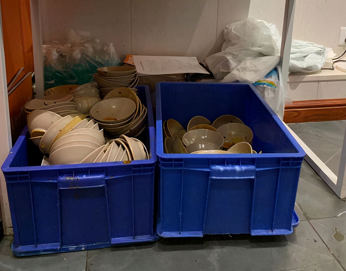 网红火锅店火爆网红探店不排队,无人自助火锅的创新点