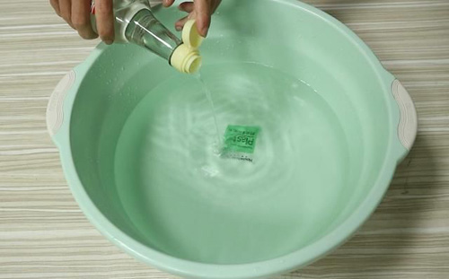 塑料拖鞋变黑清洗妙招,拖鞋变黑有什么妙招可以去除