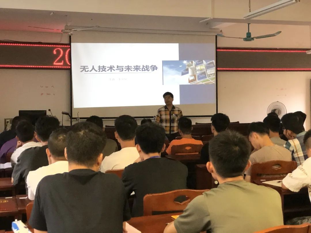 广西无人机培训中专班,广西科技商贸高级技工学校无人机