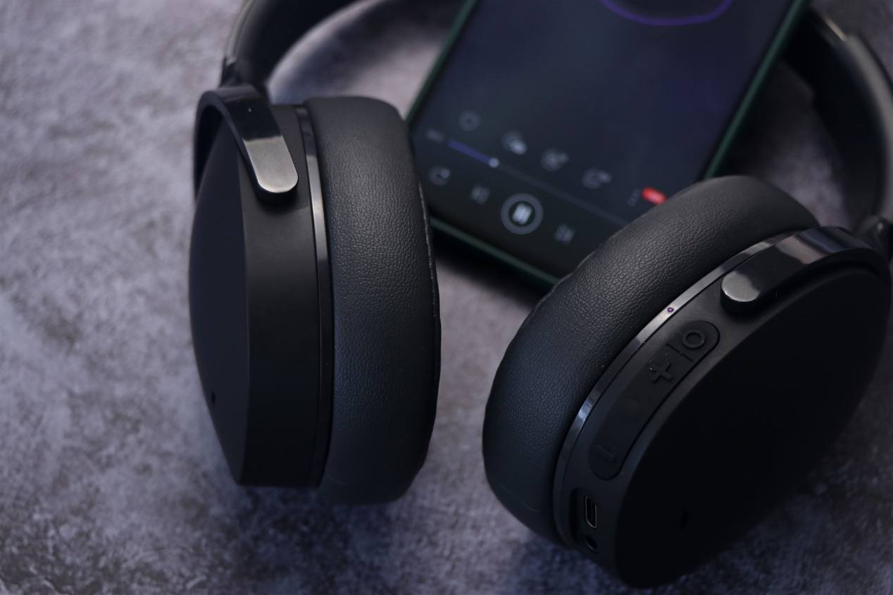 hifi头戴式无线蓝牙耳机推荐,同价位是选耳麦还是入耳式耳机