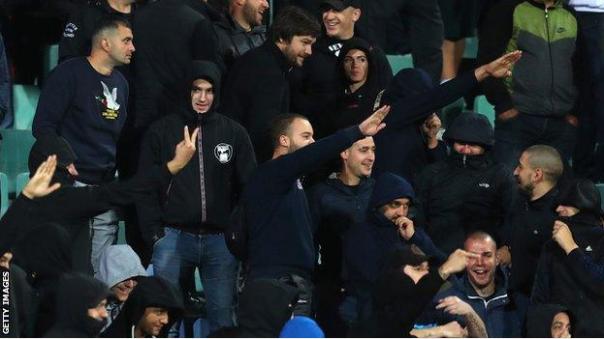 足球大家庭必须向种族主义者发动战争|乔治聊球