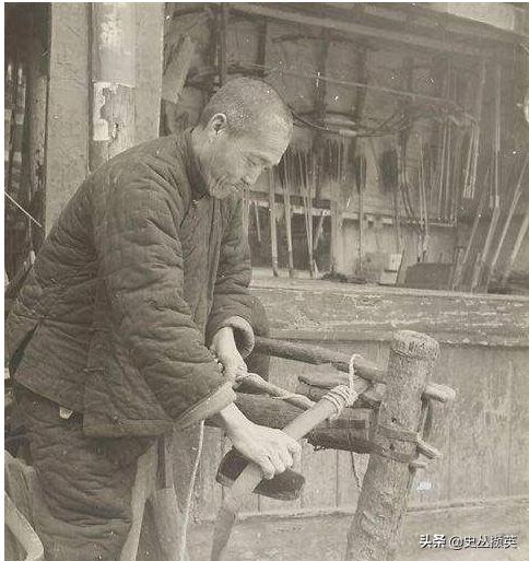 清朝人射箭老照片图文,清朝之前的弓箭制作过程