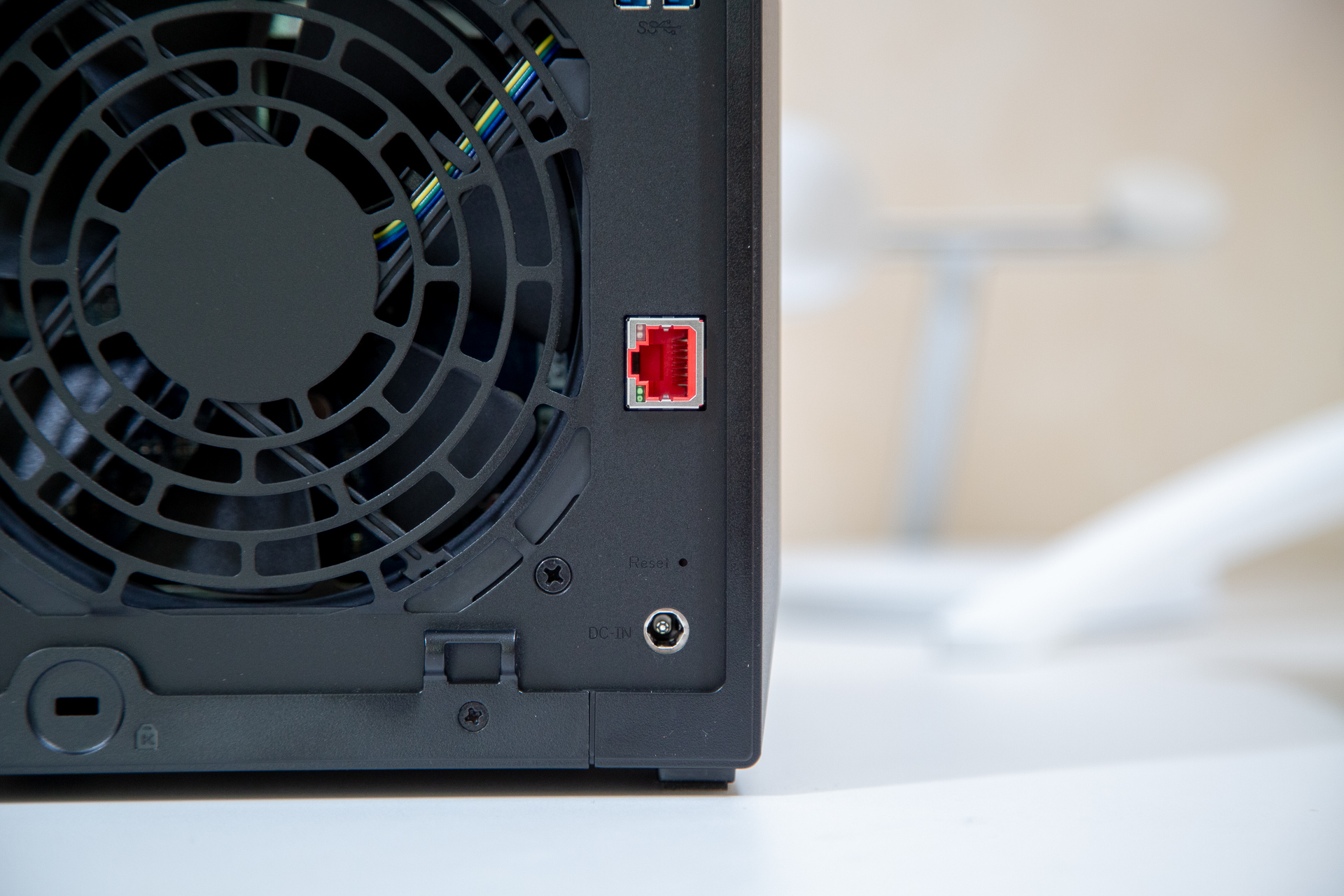 全系升级2.5G网口？ASUSTOR爱速特AS3304T会是合适的家用NAS吗？