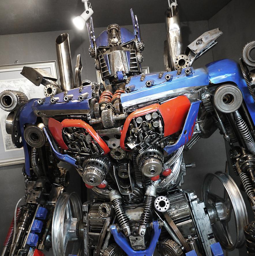 绿巨人和钢铁侠体型差异,绿巨人变成了人类的样子