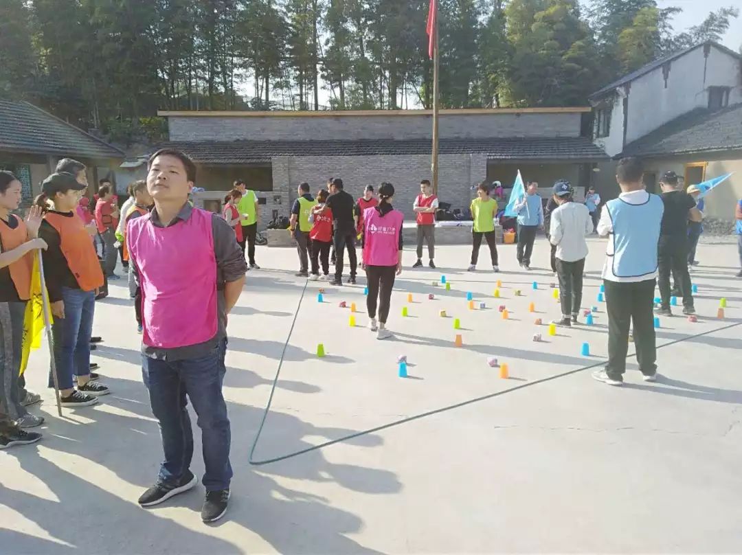 团建拓展努力奔跑继续前行,团建火力全开