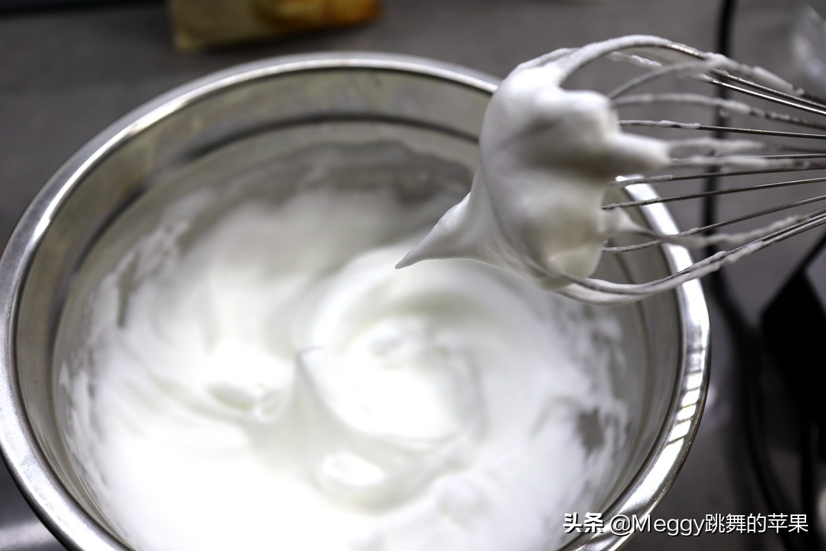 不用烤箱不打发鸡蛋的纸杯蛋糕,又软又嫩的牛奶蛋糕不用烤箱