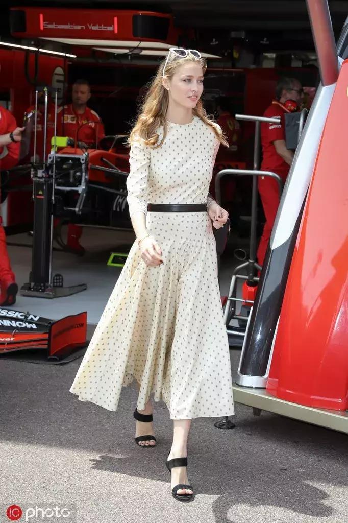 能嫁给王子的从来就不是“灰姑娘”，一起来看这场举办在世界五大宫殿之一的世纪梦幻婚礼吧