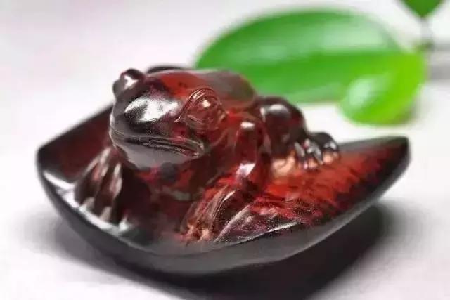 木雕兽头什么寓意,长颈鹿木雕婚礼摆件有什么寓意