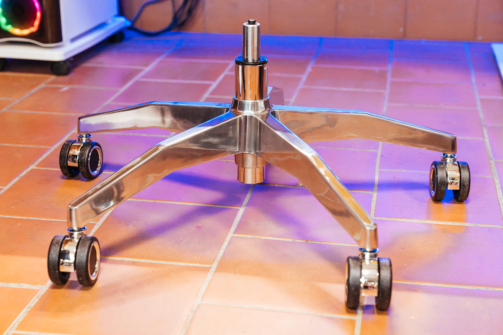 人体工学椅怎么选？不选贵的，只选对的：达宝利摩登Modern评测