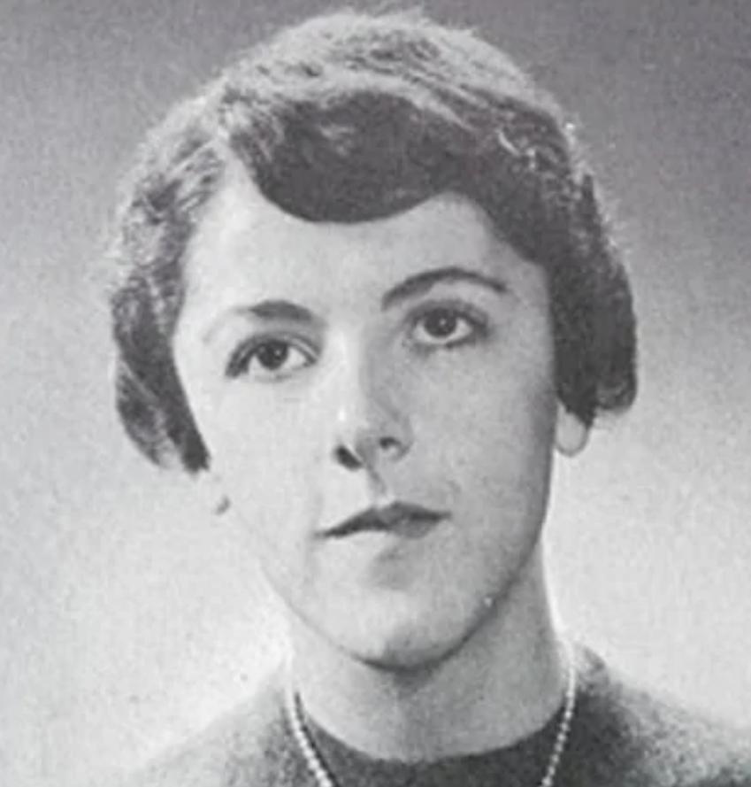 奥巴马第一次回非洲老家，帮着祖母扛大米，和兄弟们在村头喝酒