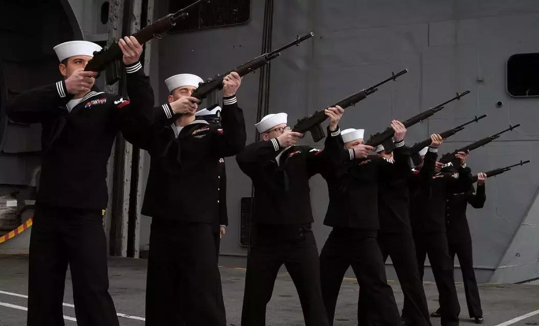 李小龙打空包弹,空包弹真的不致命吗老兵说出内幕