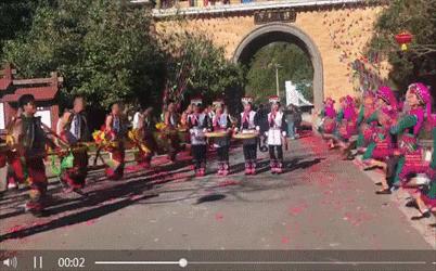 太热闹!弥勒花海、人海、车海、舞海...这些人上镜了!