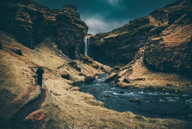 年轻人没事别总是上网,年轻人没事别想着辞职