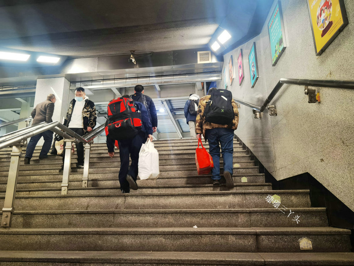 广州火车站振兴中华,广州火车站的标语是谁写的