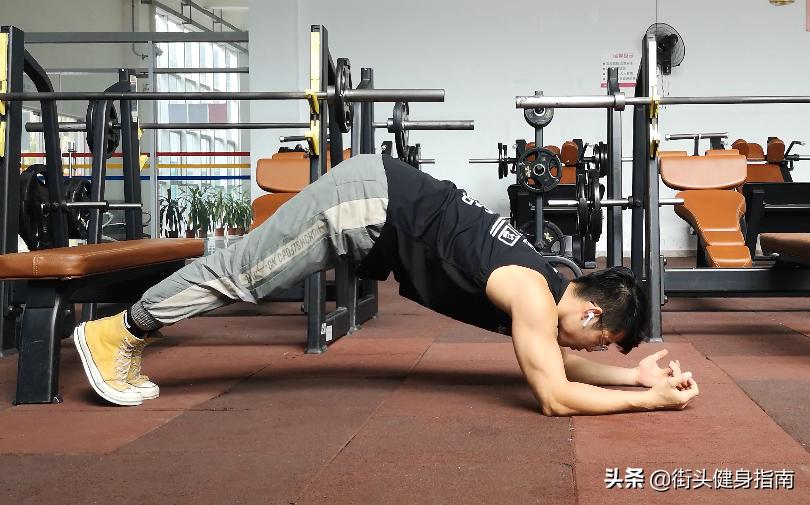不会做俯卧撑的怎么练,俯卧撑做不了10个怎么练胸肌