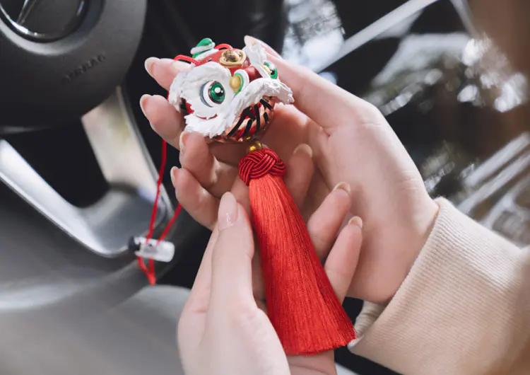 把它挂在爱车里，留住一年的祥瑞美好