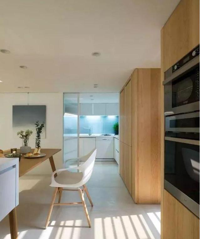 不到50平小房，变两层小别墅，将床架在半空中，瞬间多出间房