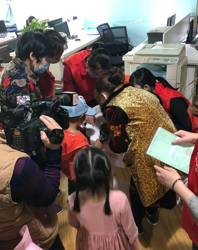 普惠社爱心企业联盟品牌佳贝艾特～优爱行动活动走进府河社区