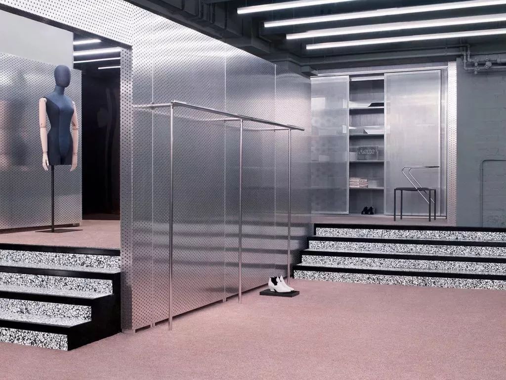 全球仅50多家店、年销售2亿欧元的Acne，门头竟然无LOGO？