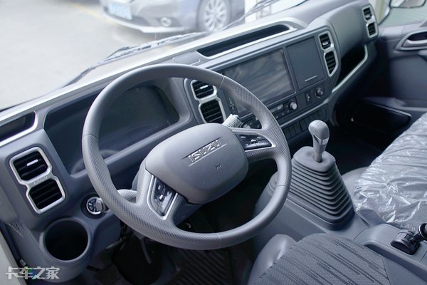 庆铃五十铃600p内饰,轻卡庆铃m600和m100区别买哪个好