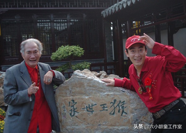 六小龄童纪念日,六小龄童和父亲合影