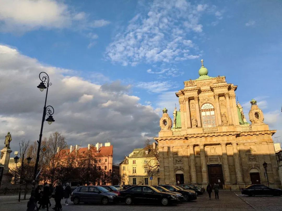好好做饭、尽量喝醉:海外华人把隔离的日子过成了小品