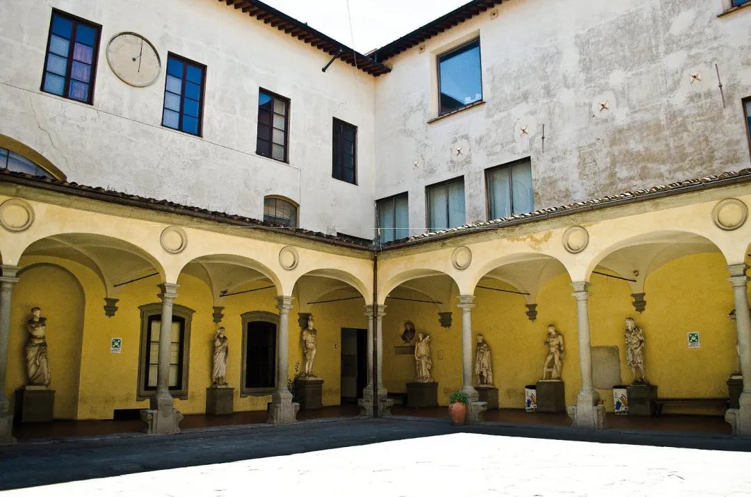 意大利美术留学费用高吗,意大利美术学院和综合大学哪个好