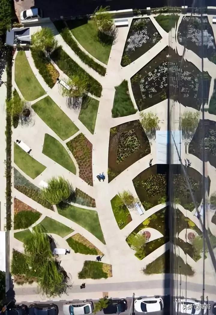 世界上的路本来很平凡，自从遇上设计师，此路非彼路