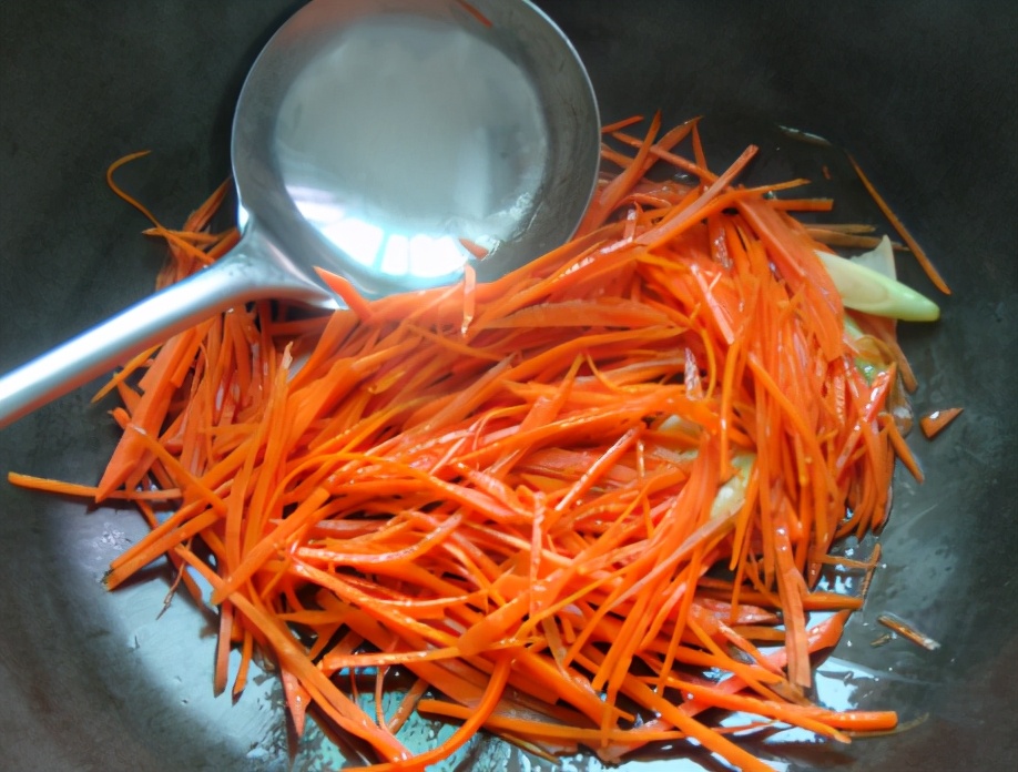 清炒胡萝卜丝最佳吃法,清炒胡萝卜丝家常做法