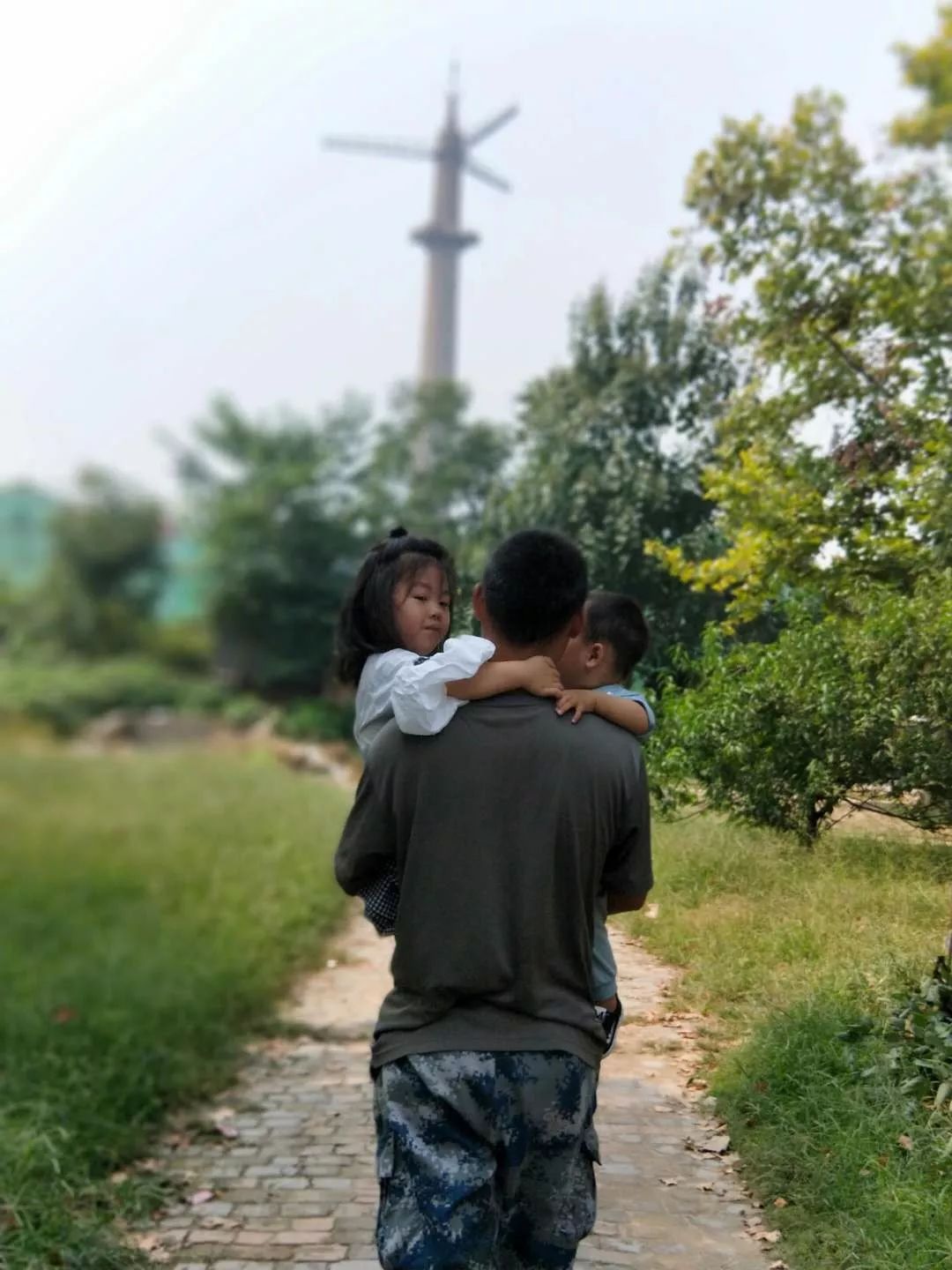 军爸给军娃惊喜视频,军爸送给军娃的六一礼物