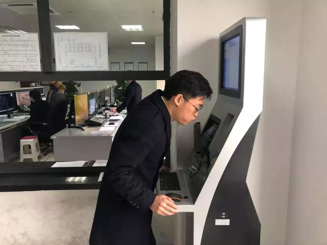 有轨电车蓉2号线驾驶员,成都蓉2号有轨电车司机