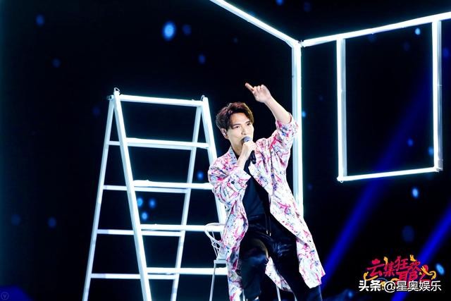 众星云集狂欢打call,线上线下一起领福利,我们可以!