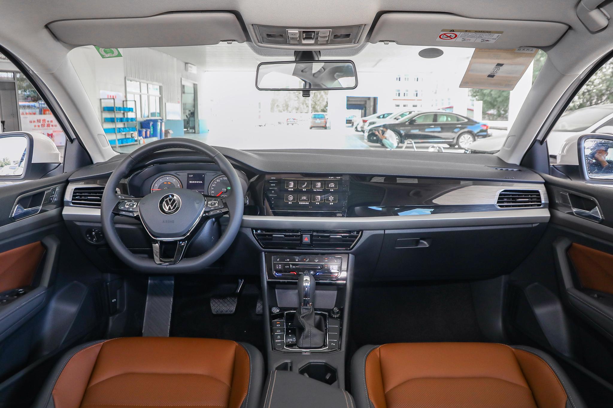 性价比高的车10-15万朗逸,大众朗逸性价比排名