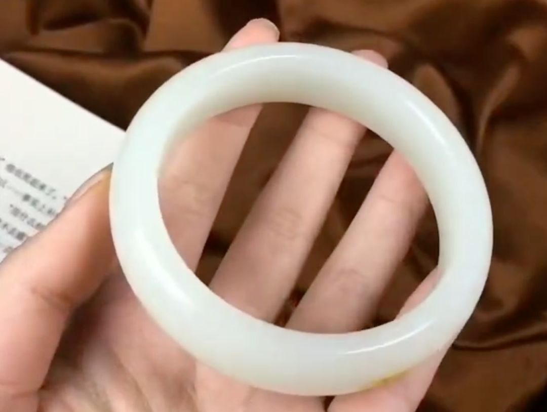 把玩和田玉和玻璃的区别,把玩和田玉生肖