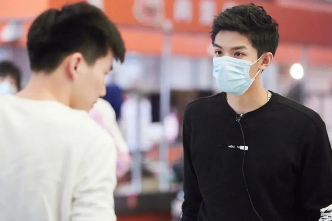 英年早婚的男星合集,英年早婚的男明星